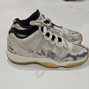 Air Jordan 11 Retro Low Light Bone Snakeskin Youth Size 5.5y CD6846-002 Sneaker